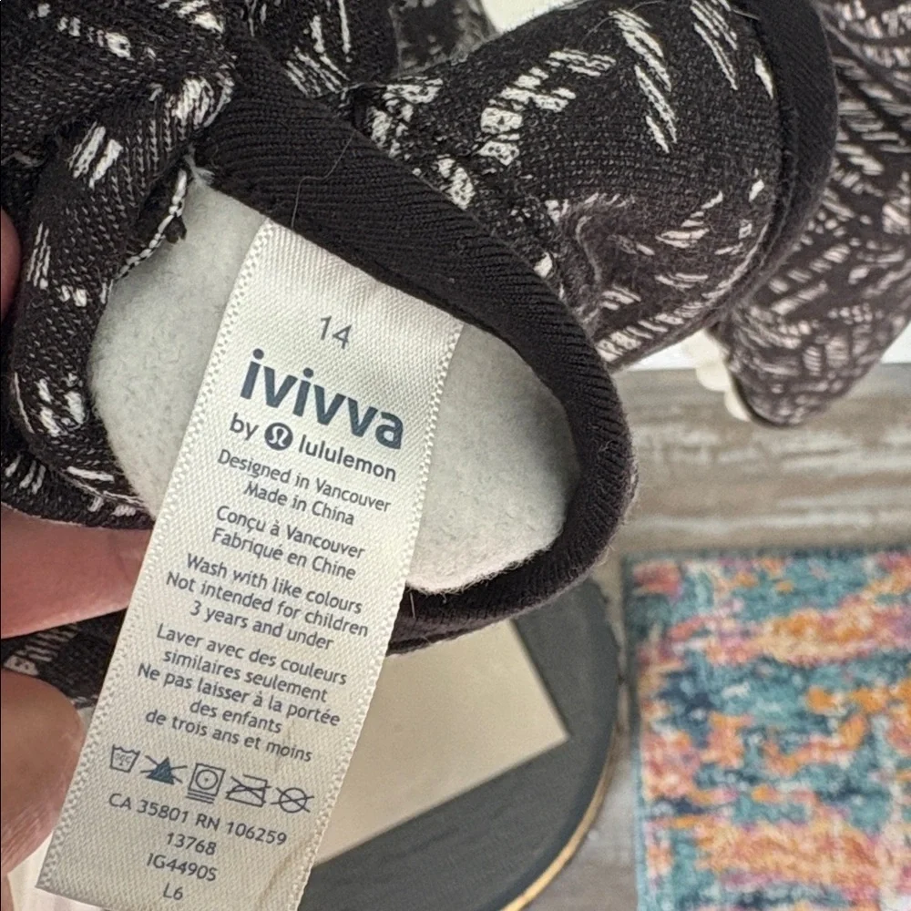 Ivivva by Lululemon Warm Moments Hooded Athleisure Zip Jacket Black White Geo 14